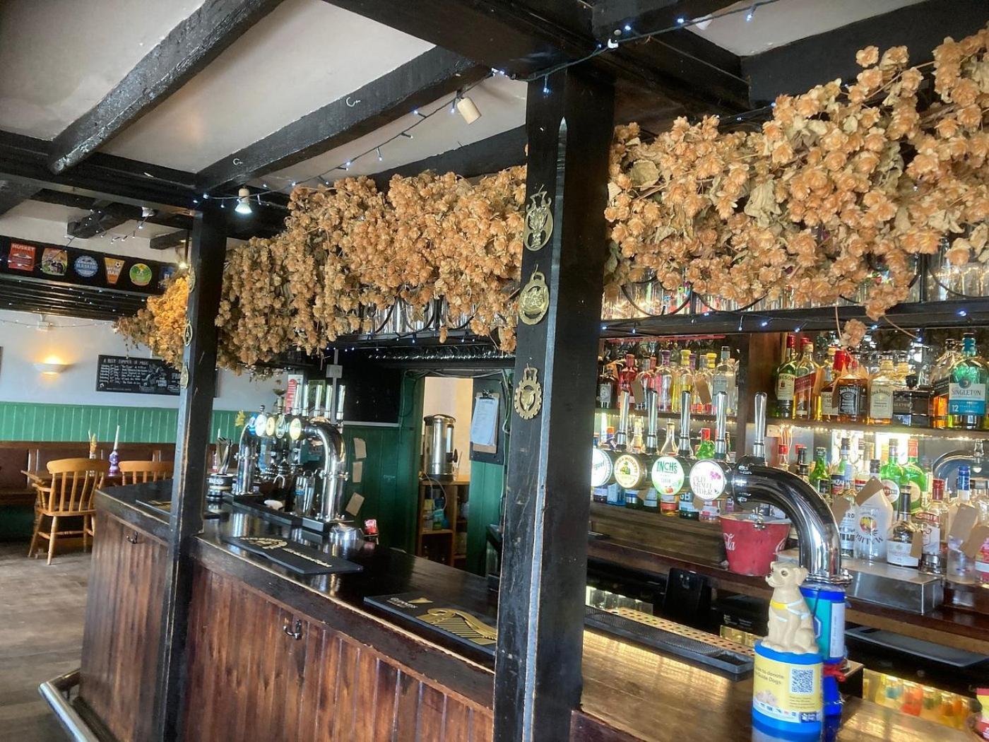 The Flying Horse Inn Boughton Aulph المظهر الخارجي الصورة