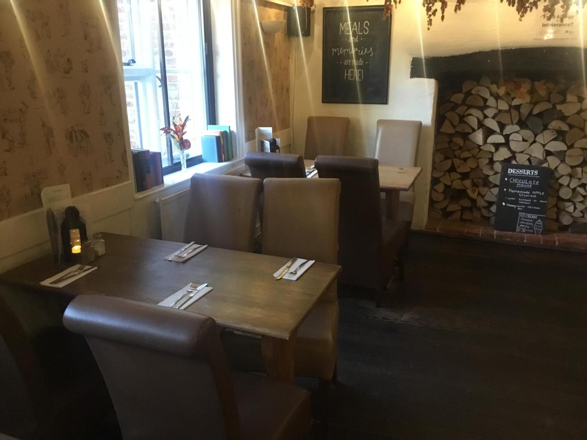 The Flying Horse Inn Boughton Aulph المظهر الخارجي الصورة